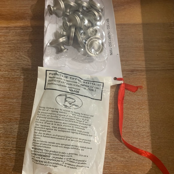 Crib 5-1 convertible and Dresser with changing table - Picture 9 of 9